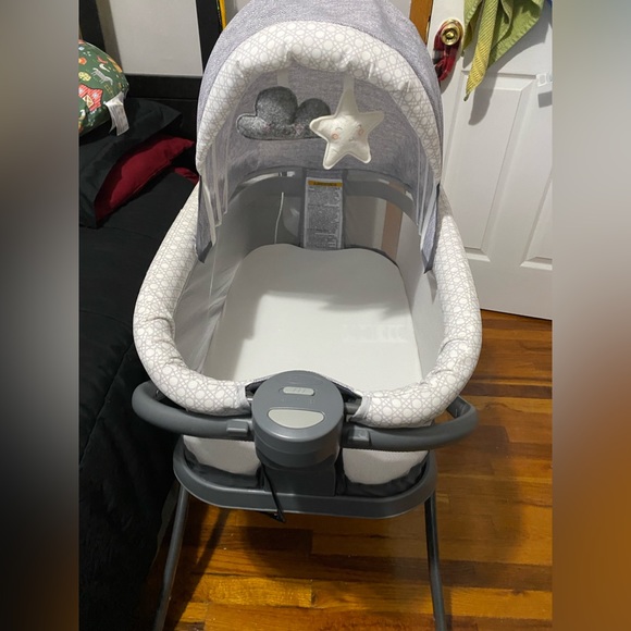 Baby Bassinet - Picture 1 of 8